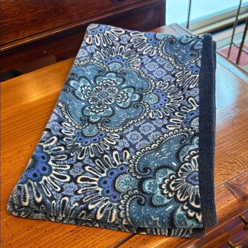 Vera Bradley - Infinity Scarf Floral Blue  60 in circle